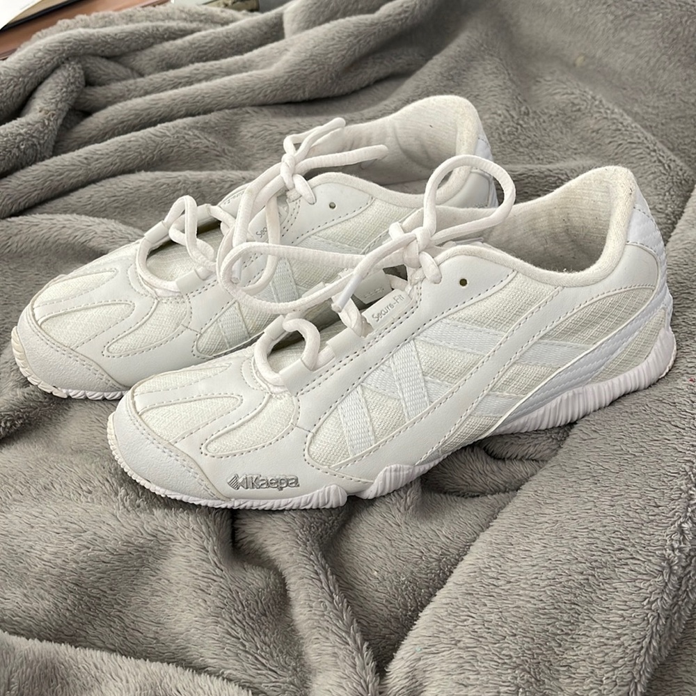 Kaepa Girls white Stellarlite Cheer Shoes sz 4 youth